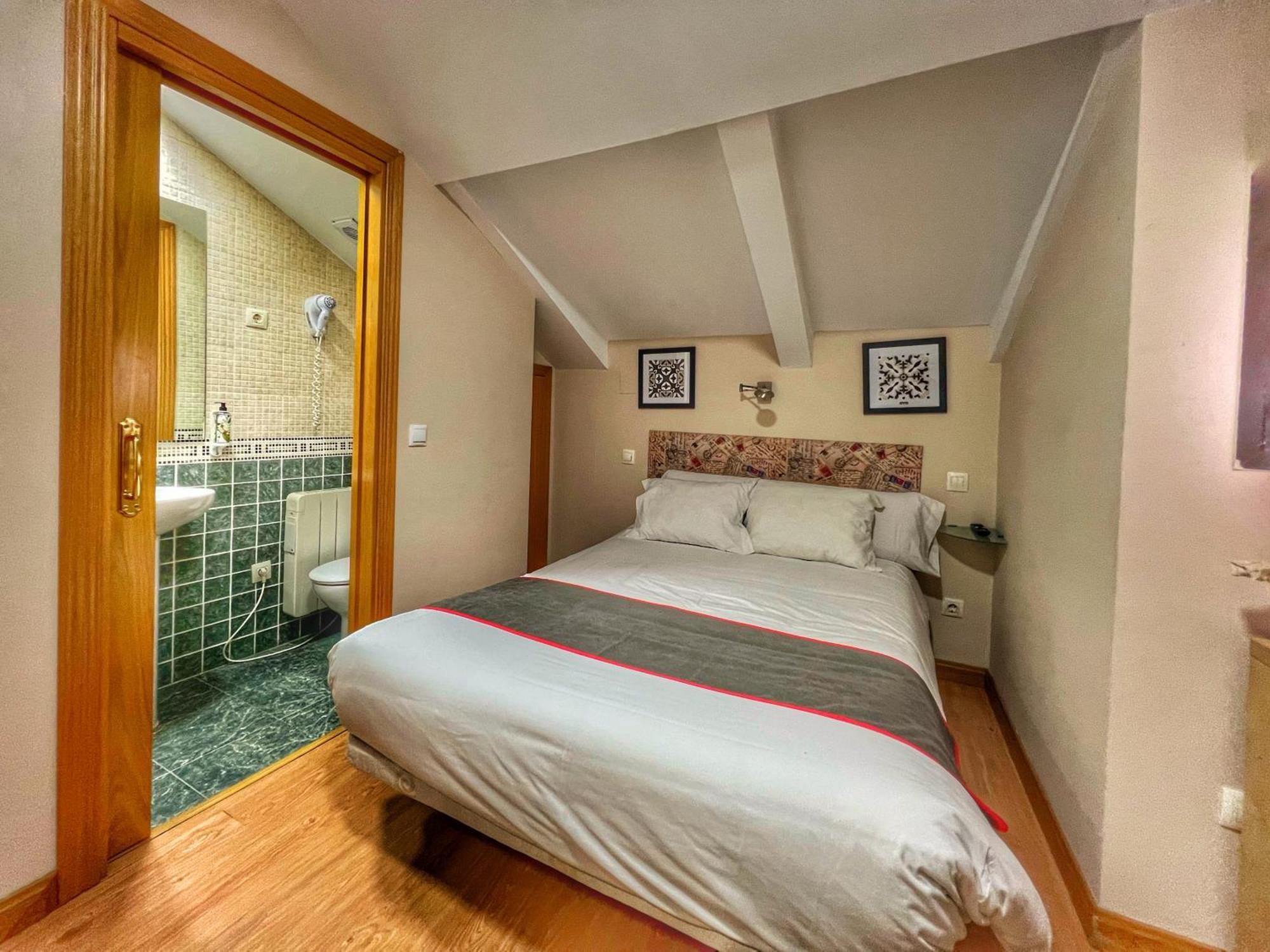 Hostal La Colmena Vicolozano Εξωτερικό φωτογραφία